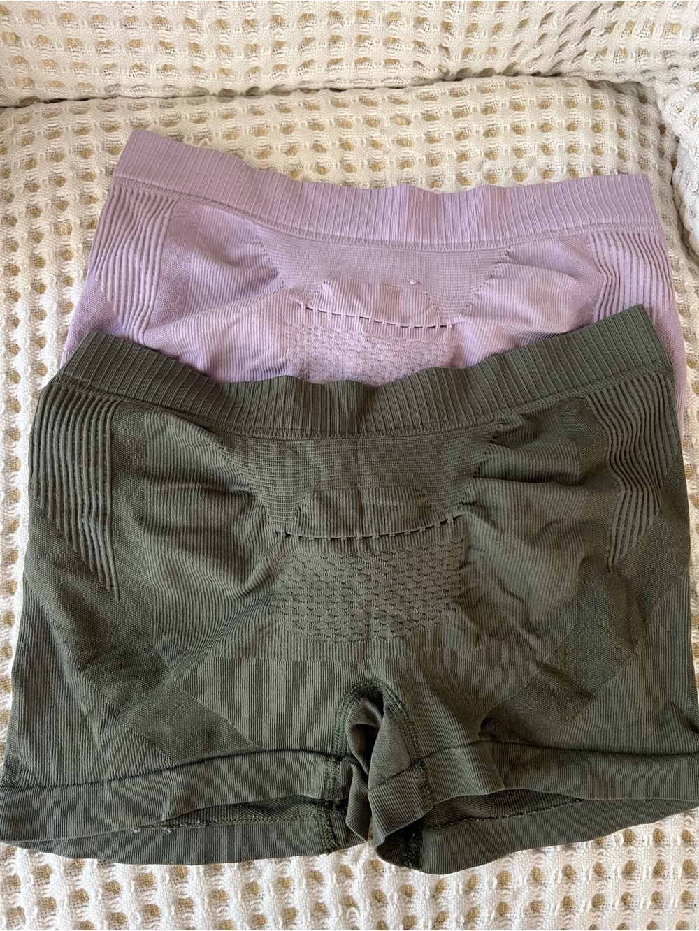 Seamless High-Rise Women’s Shorts - Olive Green & Lavender - Comfortable Support
